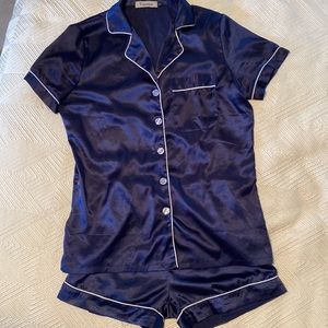 Yimanie Women’s Satin Pajama Set. Two Piece short sleeve shirt and shorts Sz S